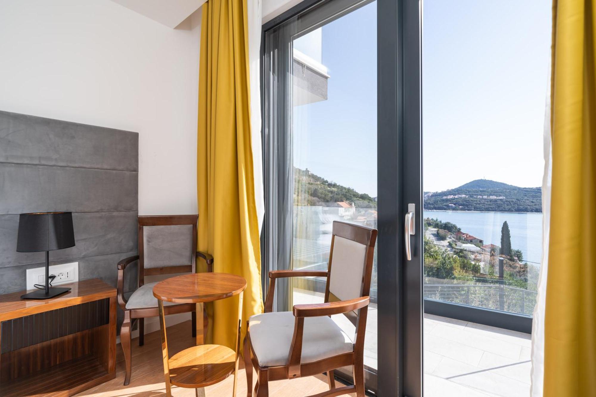 Laurus Five Stars