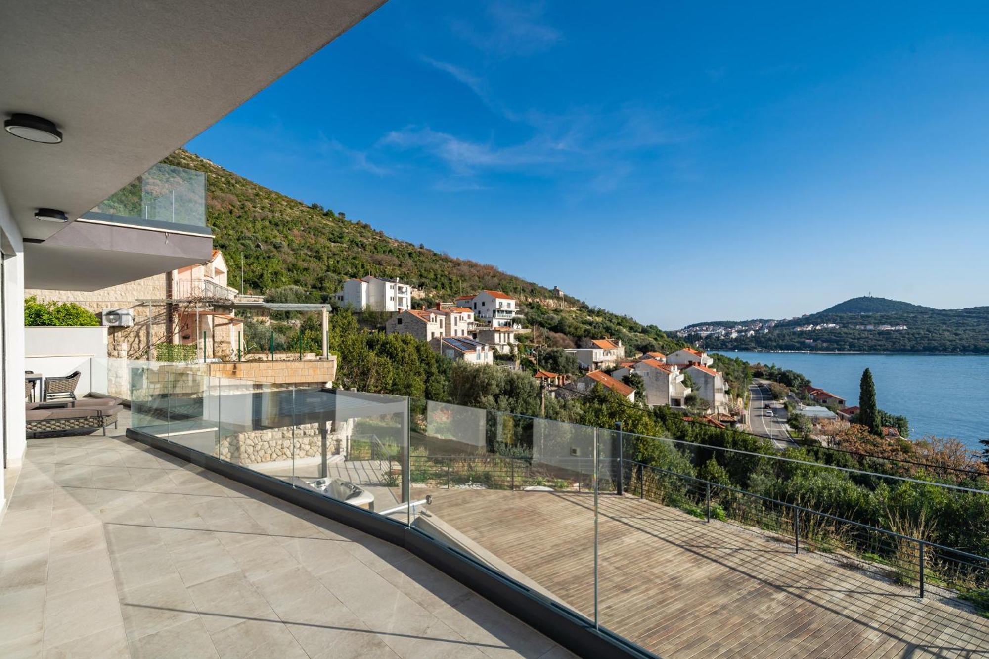 Laurus Five Stars Apartment *